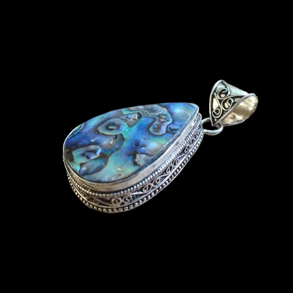 Elegant Blue Abalone Pendant Necklace - Picture 5 of 12